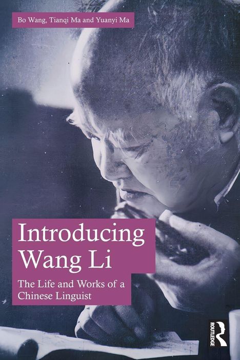 „Introducing Wang Li: The Life and Works of a Chinese Linguist“; eine ältere Person liest ein Buch.