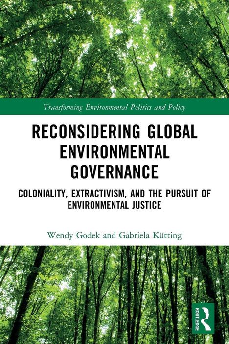 Text: "RECONSIDERING GLOBAL ENVIRONMENTAL GOVERNANCE." Hintergrund: Blick nach oben durch dichte grüne Baumkronen.