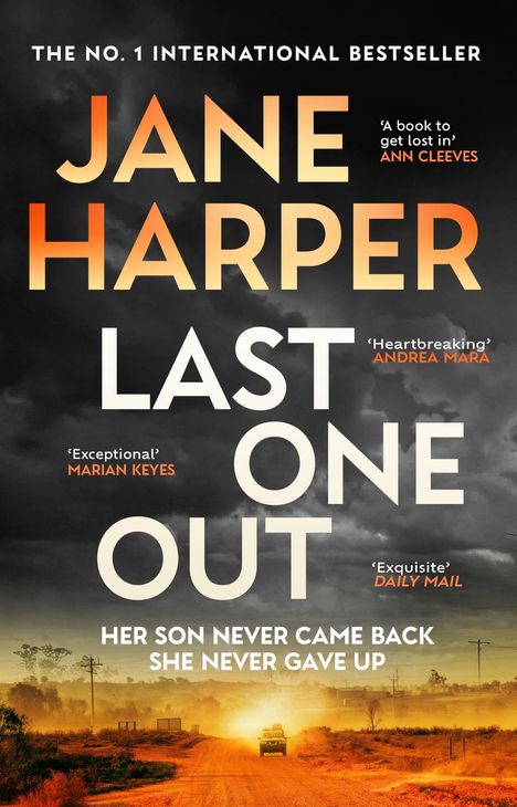 Auf gelbem Hintergrund "JANE HARPER" oben, "LAST ONE OUT" mittig. Suntset über Buschlandschaft durch Fenster.