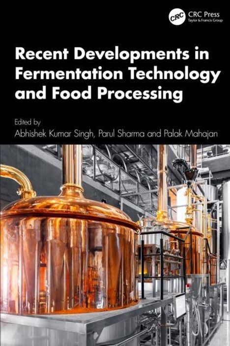 “Recent Developments in Fermentation Technology and Food Processing” von Abhishek Kumar Singh, Parul Sharma, Palak Mahajan. Darunter Kupfergefäße in einer Brauerei oder Destillerie.