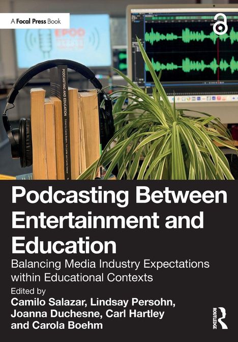 Text: "Podcasting Between Entertainment and Education." Bücher, Kopfhörer, Pflanze, Bildschirm mit Audiowellen.