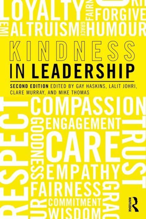 Der Text "Kindness in Leadership", gelb-weißer Hintergrund, hervorgehobene Begriffe wie Empathy, Respect, Courage.