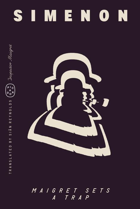 Text: "SIMENON", "MAIGRET SETS A TRAP", "TRANSLATED BY SIÂN REYNOLDS". Illustration: Silhouette eines Mannes mit Hut und Pfeife.