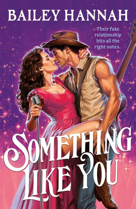 BAILEY HANNAH, "Their fake relationship hits all the right notes." Zwei Menschen tanzen eng umschlungen, ein Mikrofon, Gitarre.