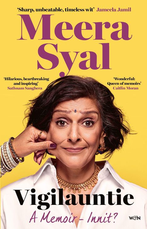 "Meera Syal, Vigilauntie: A Memoir - Innit?" Eine Frau lächelt mit zusammengekniffenen Wangen, großer goldener Halskette.