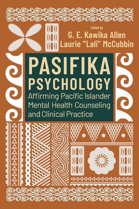 „PASIFIKA PSYCHOLOGY“ in großen Buchstaben, umgeben von traditionellen Mustern und Mustern in Erdtönen.