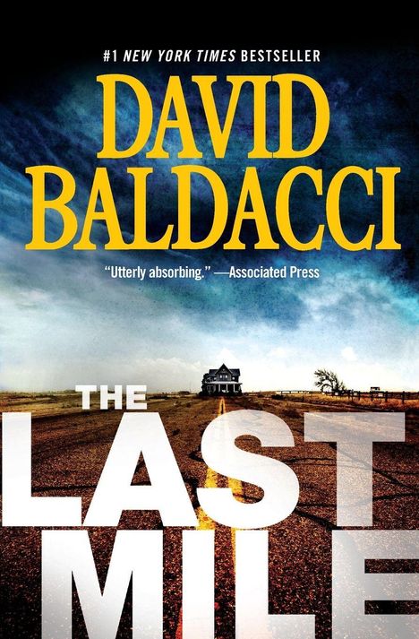 "David Baldacci", "The Last Mile", "#1 New York Times Bestseller". Asphaltstraße führt zu einem abgelegenen Haus, dramtischer Himmel.
