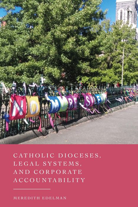 "Catholic Dioceses, Legal Systems, and Corporate Accountability" von Meredith Edelman. Vor einem Zaun mit bunten Stoffen.