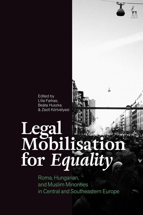Titel: "Legal Mobilisation for Equality". Menschenmassen in einer Stadtstraße, bearbeitet von Lilla Farkas, Beáta Huszka.