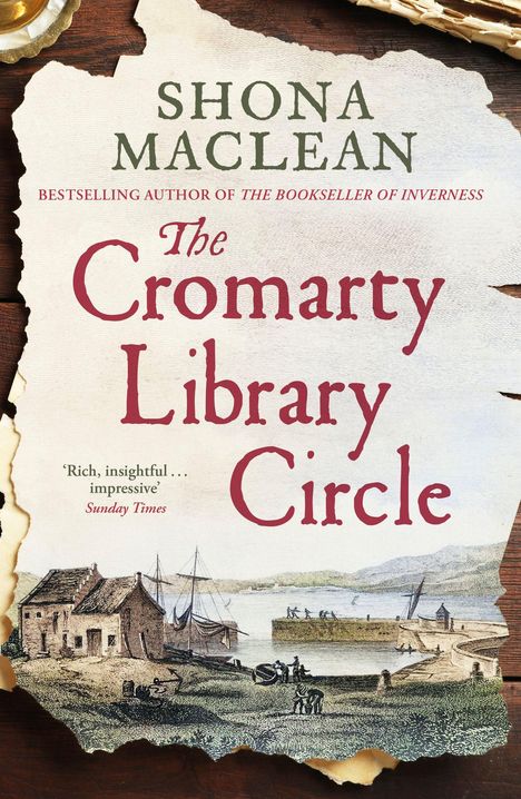„The Cromarty Library Circle“ von Shona MacLean. Darunter ein Küstenbild mit Häusern, einem Hafen und Menschen.