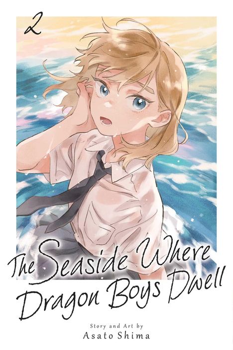 „The Seaside Where Dragon Boys Dwell“, Illustration eines Mädchens mit blonden Haaren und blauen Augen am Strand.