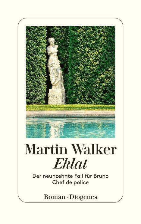 "Martin Walker: Eklat. Der neunzehnte Fall für Bruno Chef de police. Roman · Diogenes." Statue neben hohen Büschen, Pool.