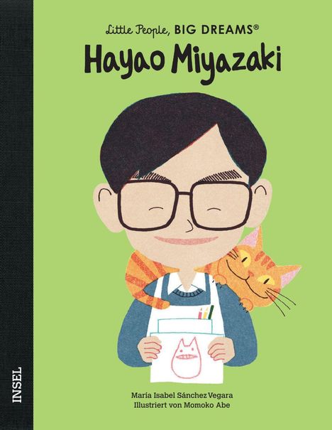 Text: „Little People, BIG DREAMS® Hayao Miyazaki“. Illustration von Mann mit Brille, Katze auf Schulter, hält Zeichnung.