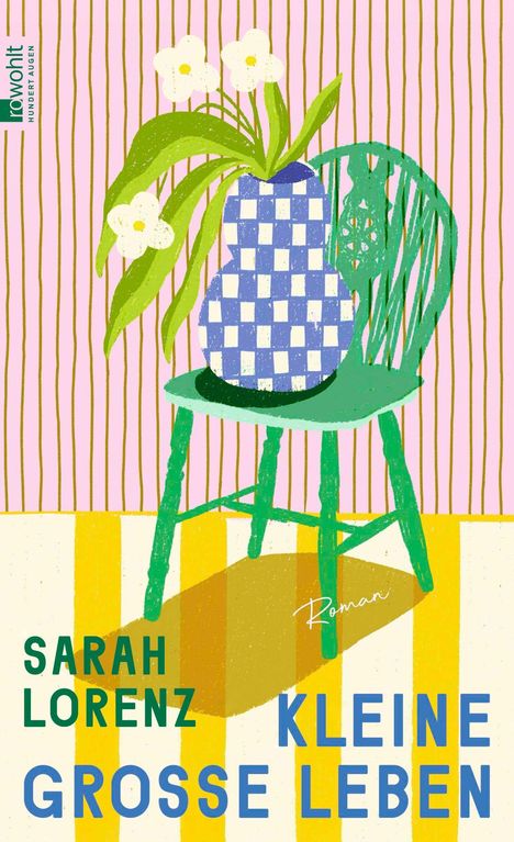 „SARAH LORENZ KLEINE GROSSE LEBEN“ in farbigen Buchstaben. Illustration zeigt einen grünen Stuhl und eine Vase mit Blumen.