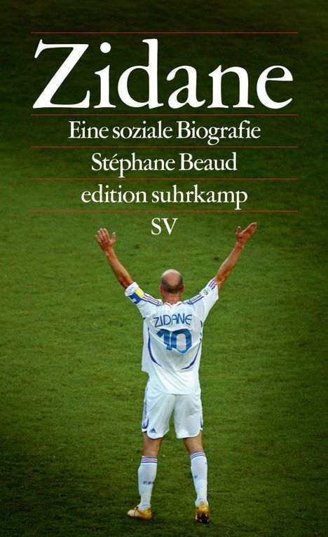 "Zidane, Eine soziale Biografie, Stéphane Beaud, edition suhrkamp, SV." Ein Fußballer in weißen Shorts hebt die Arme.