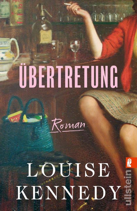 "Übertretung", Roman von Louise Kennedy. Eine Frau in einem roten Kleid hält eine Zigarette, ein Tisch mit Flaschen.