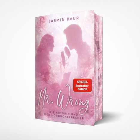 "Jasmin Baur", "Mr. Wrong", "Die Autorin und der Hörbuchsprecher", "SPIEGEL Bestseller-Autorin". Verschwommene Silhouetten.