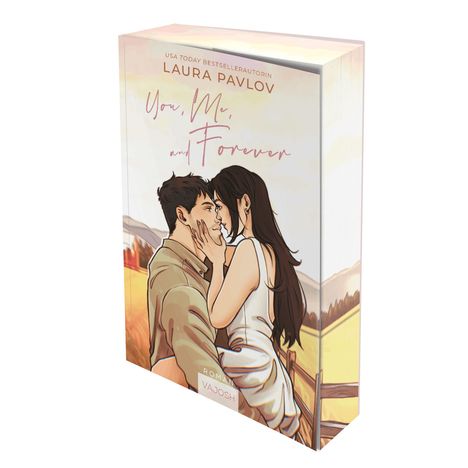 „You, Me, and Forever“ von Laura Pavlov. Illustration eines Paares, das sich innig ansieht, vor ländlicher Kulisse.