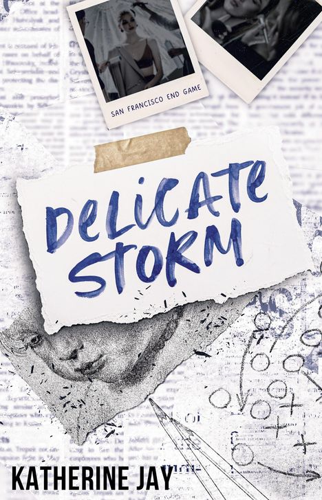 „Delicate Storm“ und „Katherine Jay“ auf zerrissenem Papier, Polaroids und Skizzen auf einem Zeitungshintergrund.