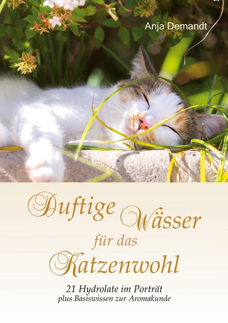 Text: "Duftige Wässer für das Katzenwohl". Eine Katze schläft entspannt im Gras unter Blüten.