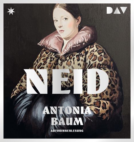 **NEID**  
ANTONIA  
BAUM  
AUTORINNENLESUNG  

Person in leopardgemustertem Mantel mit rosa Kragen.