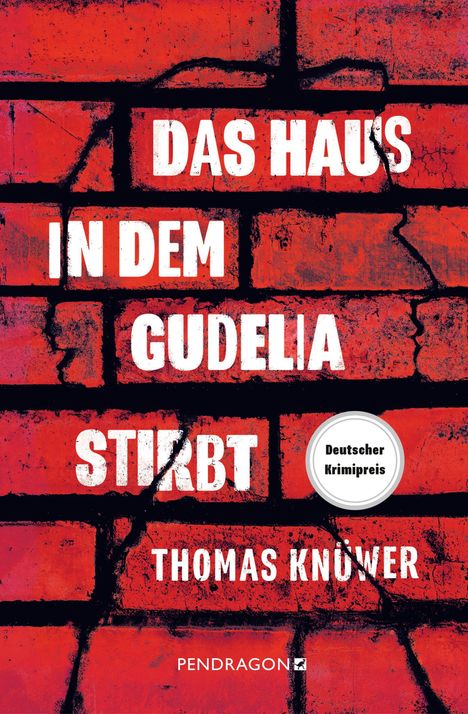 „Das Haus in dem Gudelia stirbt“ von Thomas Knüwer. Hintergrund: Rote Ziegelwand mit schwarzen Fugen.