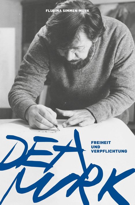 Text: "FLURINA SIMMEN-MURK", "FREIHEIT UND VERPFLICHTUNG", große blaue Schrift "DEA MURK". Schwarz-weiß Foto eines Mannes beim Zeichnen.