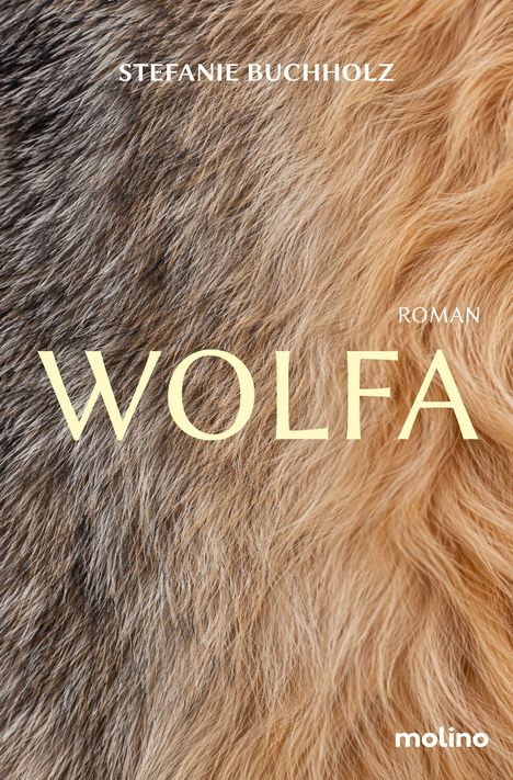 Text: STEFANIE BUCHHOLZ, WOLFA, ROMAN, molino. Hintergrund: Nahaufnahme von grauem und beigefarbenem Fell.
