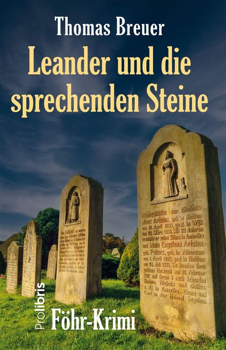 Ein Roman von Thomas Breuer mit dem Titel "Leander und die sprechenden Steine". Grabsteine auf einer grünen Wiese.