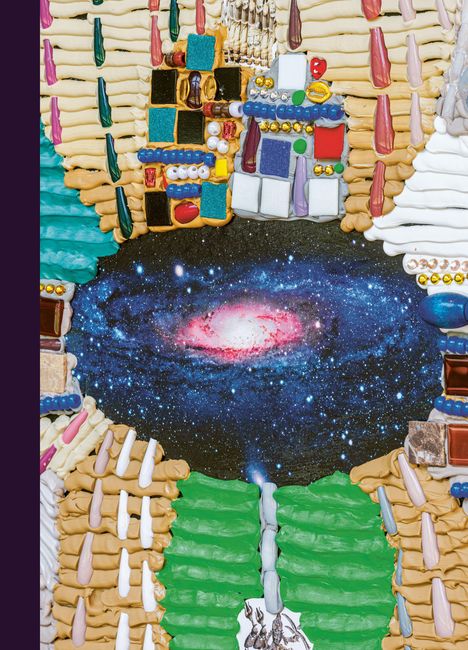 Ein Kosmosbild im Zentrum, umrahmt von farbigen, texturierten Elementen und Formen, die an Mosaiksteine erinnern.