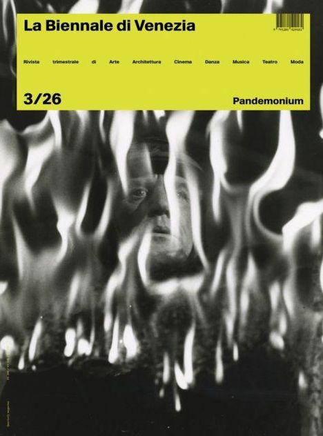 "La Biennale di Venezia. 3/26. Pandemonium." Schwarz-weißes Gesicht hinter Flammen, gelbes Banner oben.