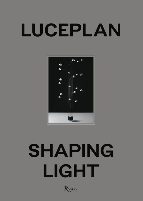 „LUCEPLAN SHAPING LIGHT“ steht in großen, schwarzen Buchstaben mit einer stilisierten Lampe in der Mitte.