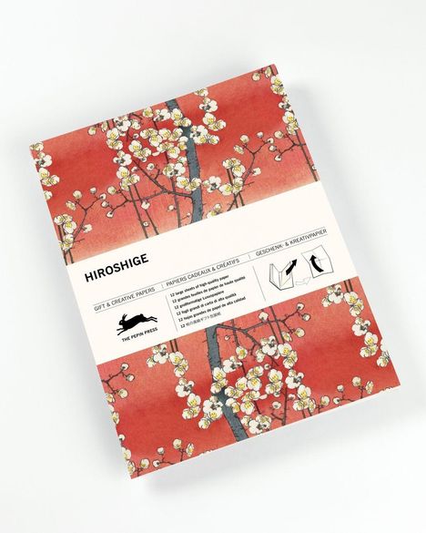 „HIROSHIGE“ ist auf einer Verpackung für Geschenk- und Kreativpapier abgebildet, verziert mit Kirschblüten auf rotem Hintergrund.