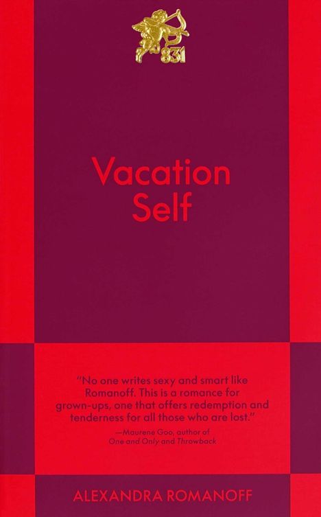 Text "Vacation Self" und "ALEXANDRA ROMANOFF". Oben ein goldenes Logo mit Engel und Bogen. Hintergrund rot und dunkelrot.