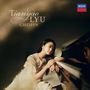 "Tianyou Lyu Chopin" oben links. Eine junge Frau in elegantem Kleid lehnt an einem Klavier. Oben rechts "Decca"-Logo.