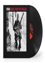 "GYASI SONGS FROM THE HOLLER" in rot, Person mit Gitarre auf Holzveranda, schwarz-weiß, lange Haare, Zigarette im Mund.