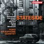 "STATESIDE", Namen von Komponisten und "FERIO SAXOPHONE QUARTET". Graues Backsteingebäude, altes Auto, urbanes Setting.