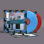 "sebadoh HARMACY" steht auf einem Plattenalbumcover. Zwei bunte Vinyl-Schallplatten in Blau und Rot sind sichtbar.