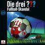 „Die drei ??? Fußball-Skandal“, Nummer 243. Fußball mit blutiger Handabdruck vor einem Tor, daneben ein Messer im Gras.