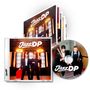 "JazzDP" steht auf CD-Hülle und -Disk. Zwei Männer in Anzügen posieren in elegantem Raum mit Mikrofon und rotem Koffer.