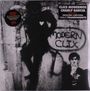 Texte: "CLICS MODERNOS", "CHARLY GARCIA", "MODERN CLIX". Schwarz-weißes Cover mit Person, die raucht, und Graffiti.