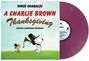 "VINCE GUARALDI, A CHARLIE BROWN THANKSGIVING, Snoopy bläst ein Horn, begleitet von Woodstock, lila Schallplatte."