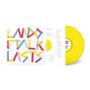 Buntes Buchstabendesign: "LAND TALK LASTS". Gelbe Vinylplatte sichtbar, handgeschriebene Notizen daneben.
