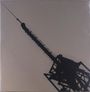 Kein Text vorhanden. Eine Silhouette eines Turmes oder Antenne gegen einen hellen Himmel.