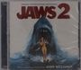 „Original Motion Picture Soundtrack JAWS 2, Music Composed & Conducted by John Williams.“ Illustration: Hai hinter Frau.
