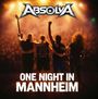"Absolva" oben, "One Night in Mannheim" unten. Vier Musiker stehen Arm in Arm auf einer Bühne vor einem Publikum.