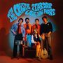 „THE CRYSTAL TEARDROP LOVE YOU MORE“ in blauen Lettern. Fünf Personen mit Instrumenten, retro gekleidet.