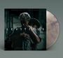Text: „LEV1TICUS“ und „Music by Jed Kurzel“. Zwei Personen umarmen sich, dunkle Stimmung. Eine Vinyl-Schallplatte ist zu sehen.