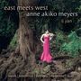 Text: "east meets west", "anne akiko meyers", "li jian", "satoh", "takemitsu", "debussy", "messiaen", "ravel". Frau spielt Geige im Wald.
