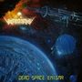 Text: "DEAD SPACE ENIGMA". Illustration zeigt Planeten, Raumschiff und Asteroiden im Weltraum.